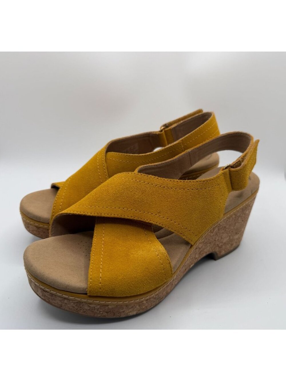 Clarks Giselle Cove Wedge Sandals Women Size 8.5M Mustard Platform Comfort Shoes